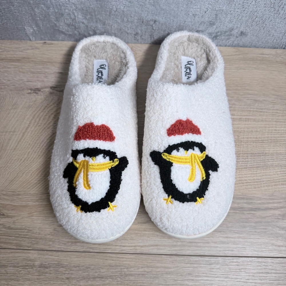 Olivia Miller Penguin Slippers Womens M 8-9 White Christmas Holiday Sherpa Mules